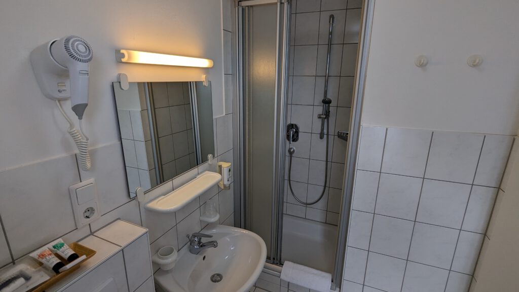 Premium single room shower