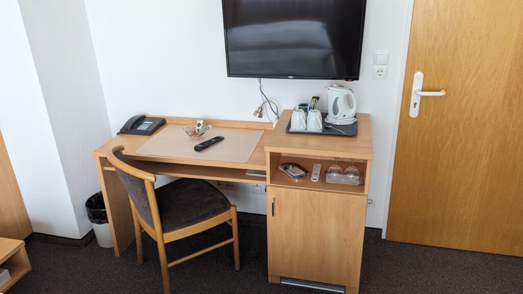 Double room desk